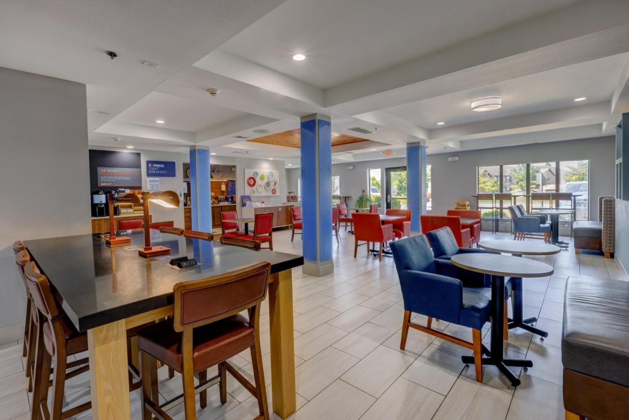 Holiday Inn Express Hotel & Suites Shelbyville By Ihg Εξωτερικό φωτογραφία