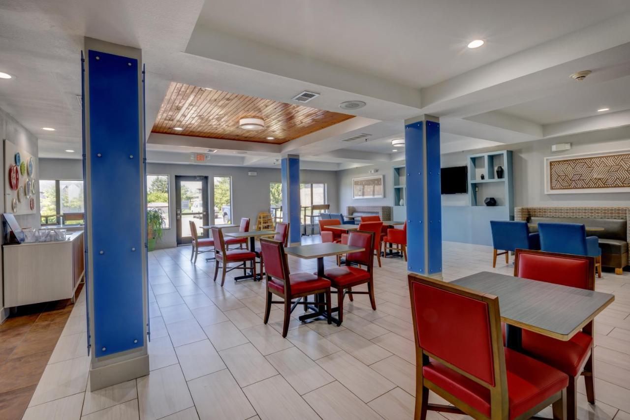 Holiday Inn Express Hotel & Suites Shelbyville By Ihg Εξωτερικό φωτογραφία