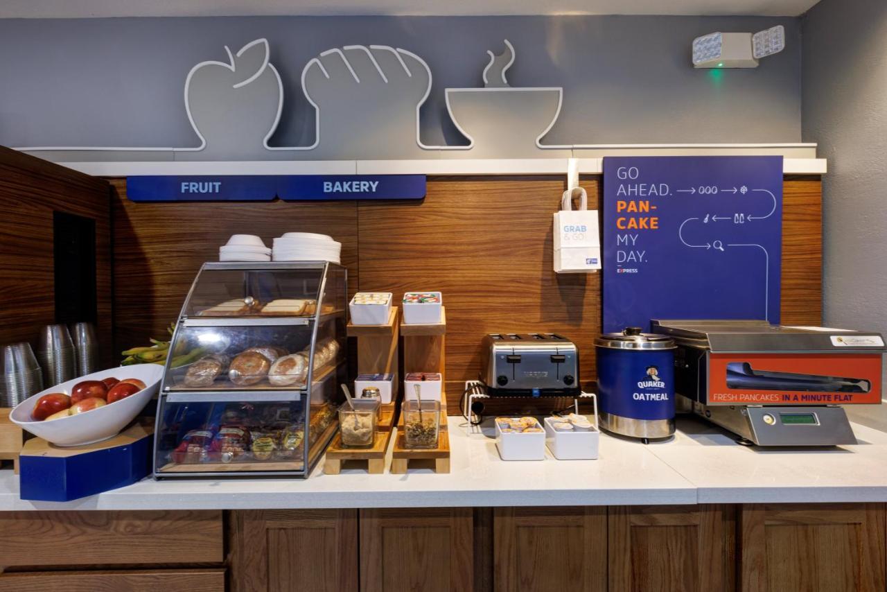 Holiday Inn Express Hotel & Suites Shelbyville By Ihg Εξωτερικό φωτογραφία